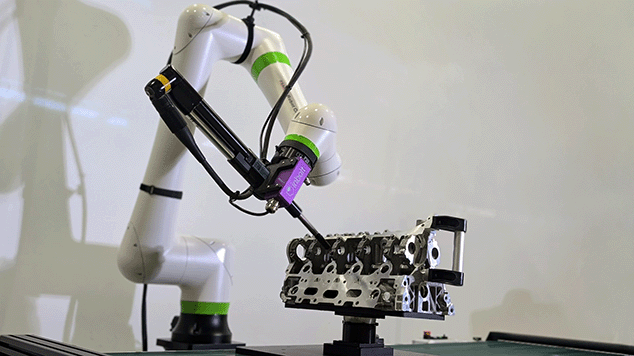 動くワークを追従してねじ締め