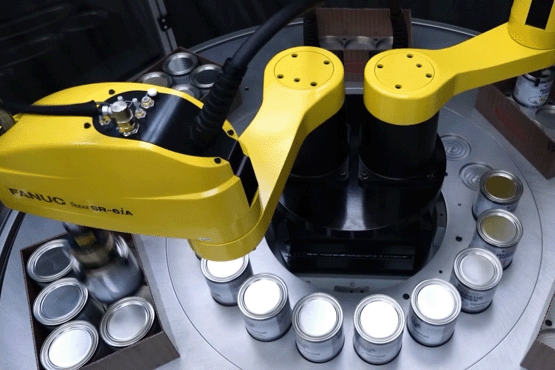 パラレルリンクロボットが並ぶ画像