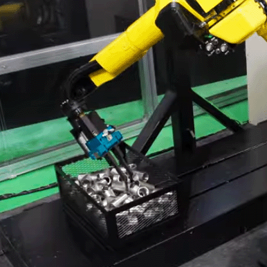 垂直多関節ロボットがバラ積み取出しを行っている画像