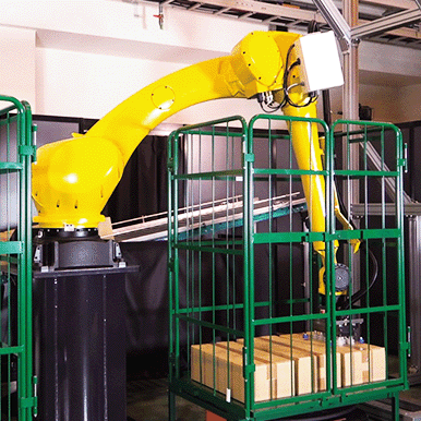 垂直多関節ロボットがカーゴ台車のデパレを行っている画像