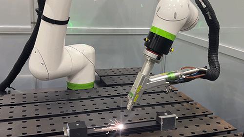 レーザ加工向け協働ロボットソリューション