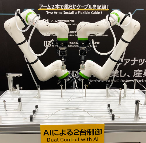 アーム2本で柔らかケーブルを配線